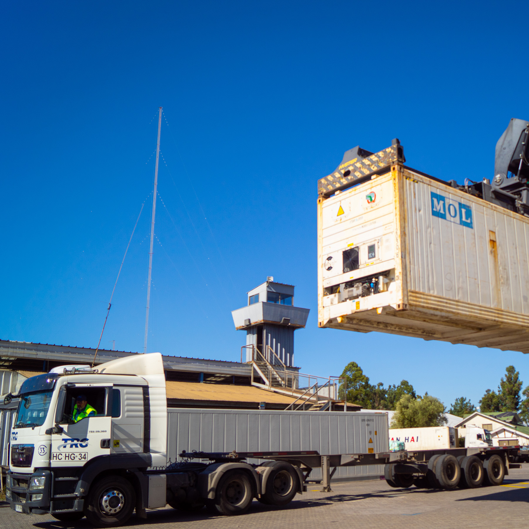 *Almacenaje* y conexión de contenedores