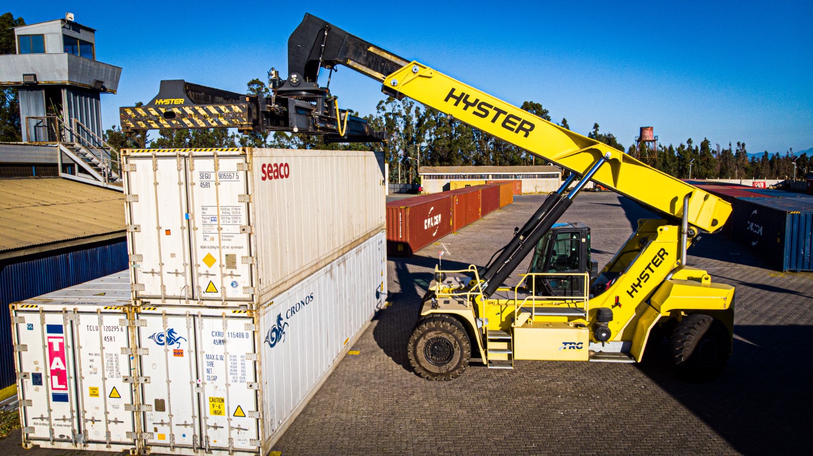 *Almacenaje* y conexión de contenedores