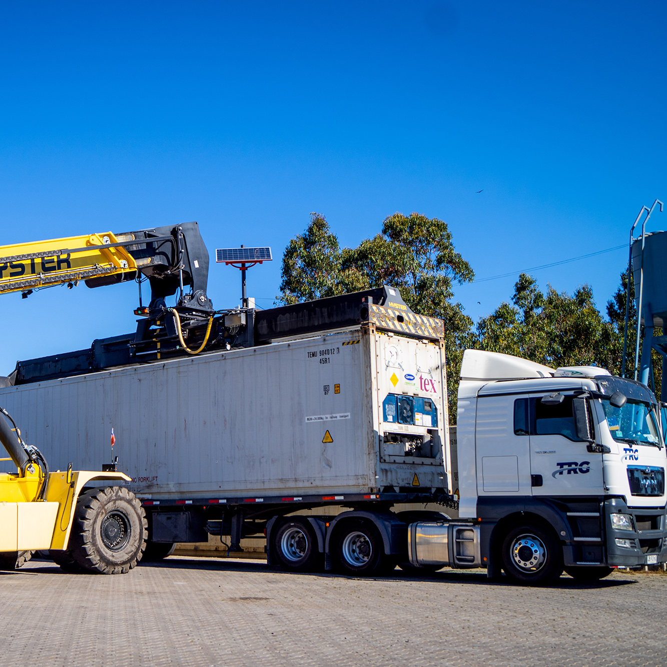*Transporte* de contenedores refrigerados.