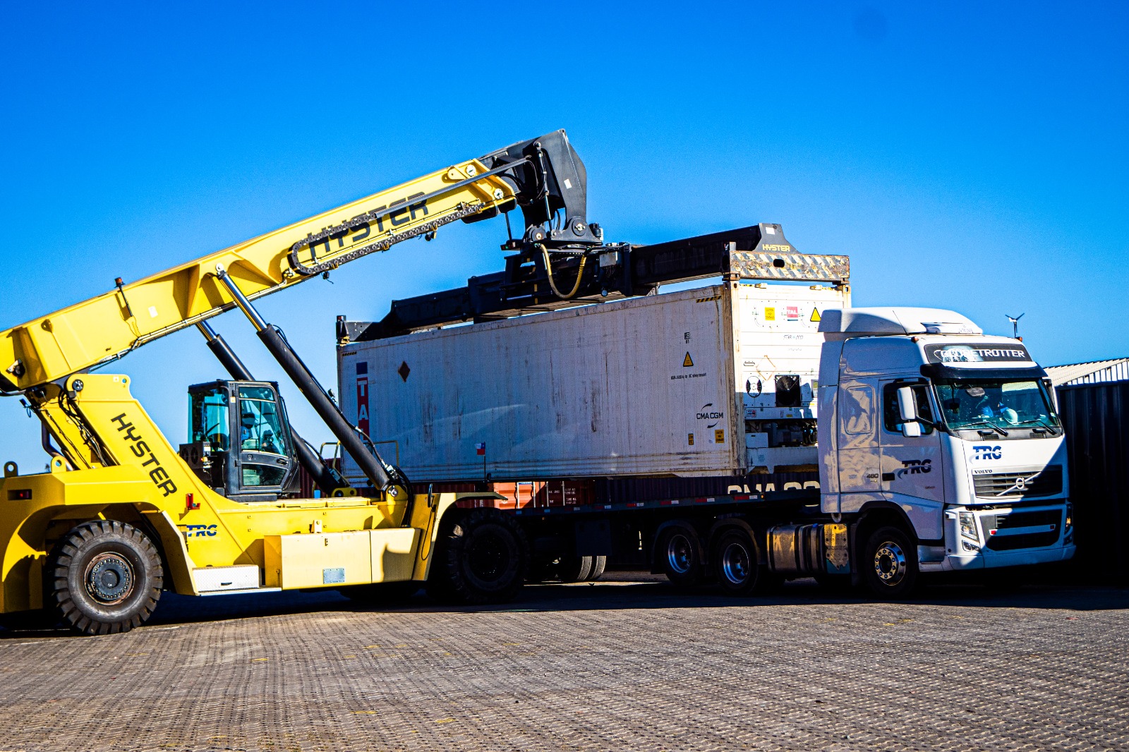 *Transporte* de contenedores refrigerados.